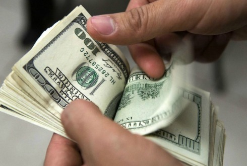 Dólar promedia  pesos en casas de cambio | NTR Guadalajara