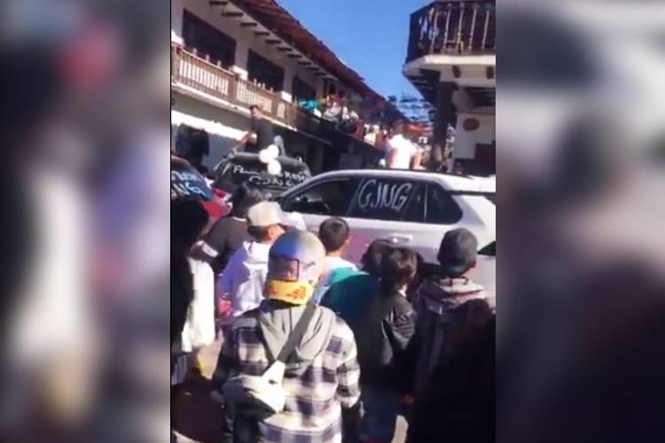 Supuesta caravana del CJNG reparte regalos en Mazamitla NTR