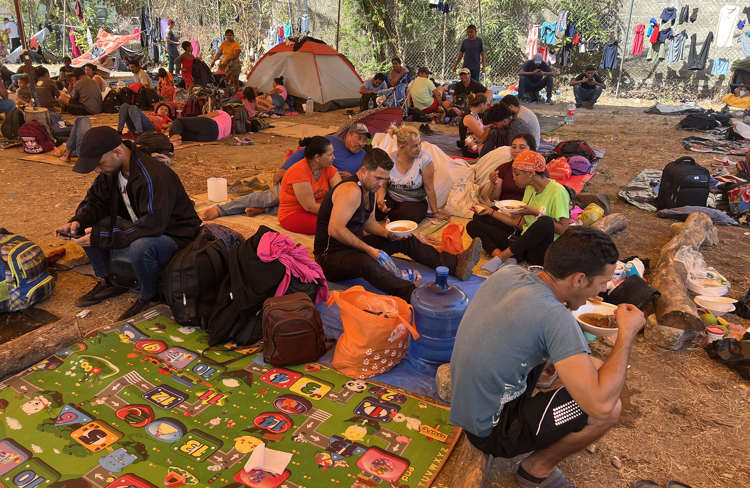 Caravana migrante se queda en Oaxaca en espera de ayuda NTR