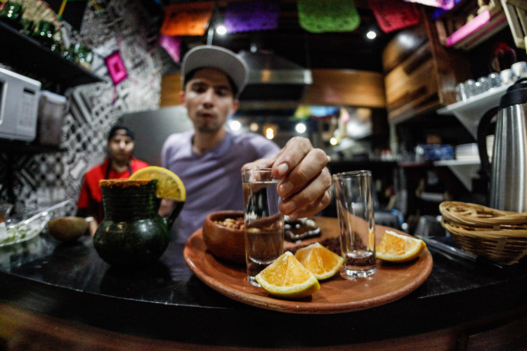 Novedad y permanencia. Este mercado gastronómico fue el primero de este tipo en la ciudad y el único que permanece, pues todos han desaparecido a los pocos meses. (Fotos: Alfonso Hernández)