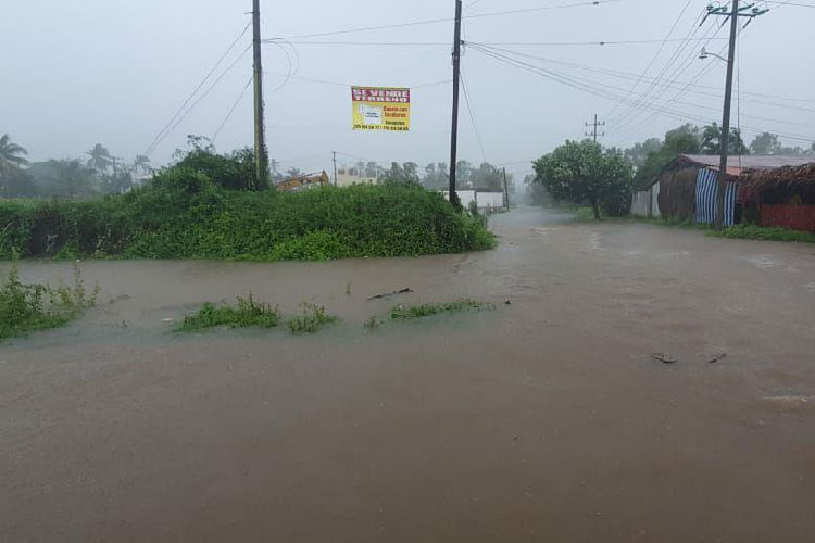 ‘Hernán’ desborda ríos en La Huerta y Cihuatlán