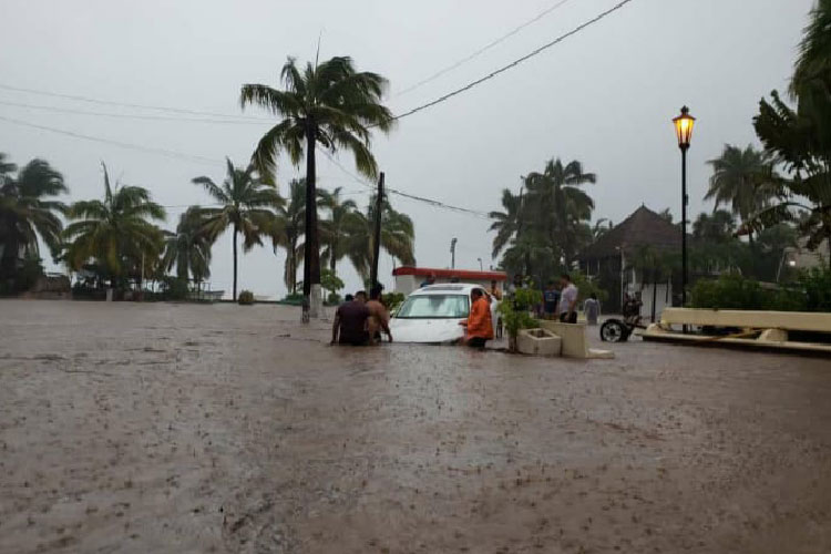 ‘Hernán’ desborda ríos en La Huerta y Cihuatlán