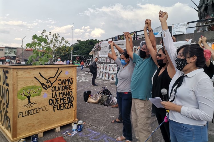 Instalan memorial del 5 de junio en la Glorieta de las y los Desaparecidos 