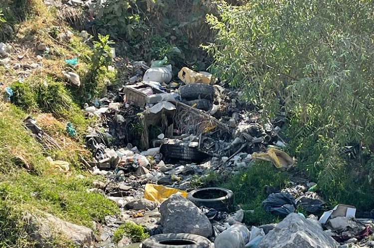 Habitantes de Tonalá exigen saneamiento del Arroyo Río Azul