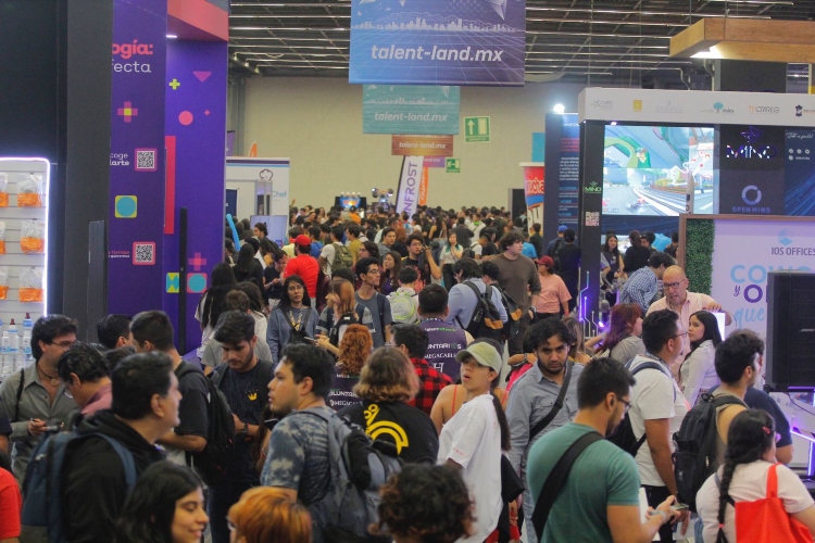 SE ROMPIÓ LA META. Según el gobernador, al evento tecnológico desarrollado en la Expo Guadalajara se inscribieron ya 30 mil personas. (Fotos: Jorge Alberto Mendoza)