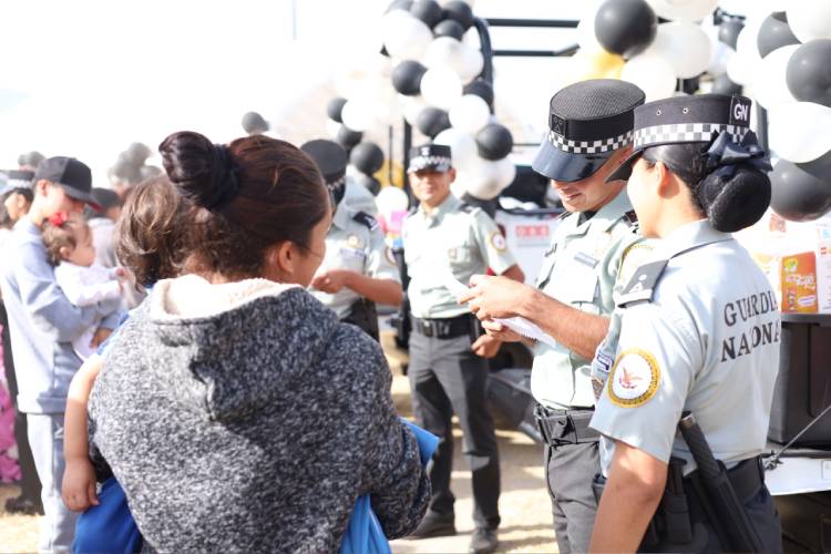 AGENTES. En la entrega de juguetes participaron 60 elementos de la Guardia Nacional. (Foto: Michelle Vázquez)