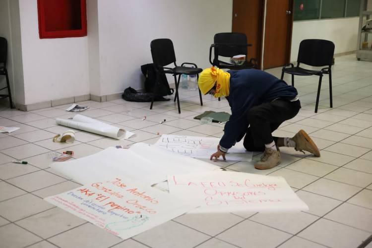 Estudiantes permanecen en instalaciones de CUCSH Belenes