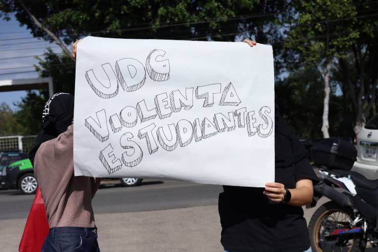 Estudiantes permanecen en instalaciones de CUCSH Belenes