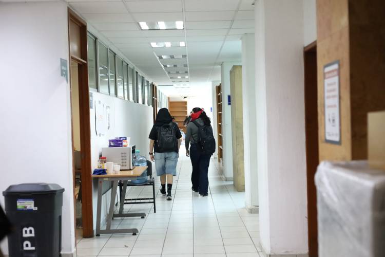 Estudiantes permanecen en instalaciones de CUCSH Belenes