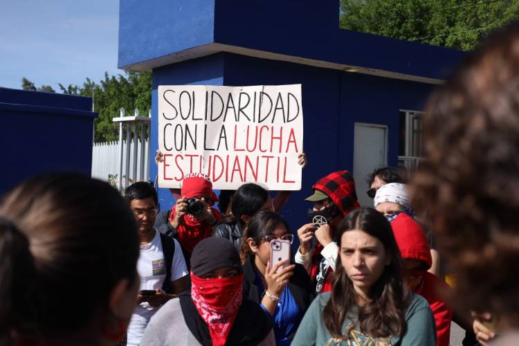 Estudiantes permanecen en instalaciones de CUCSH Belenes