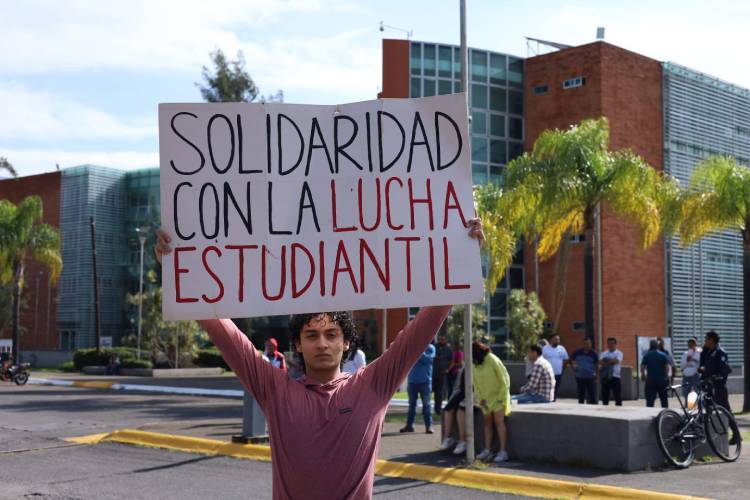 Estudiantes permanecen en instalaciones de CUCSH Belenes
