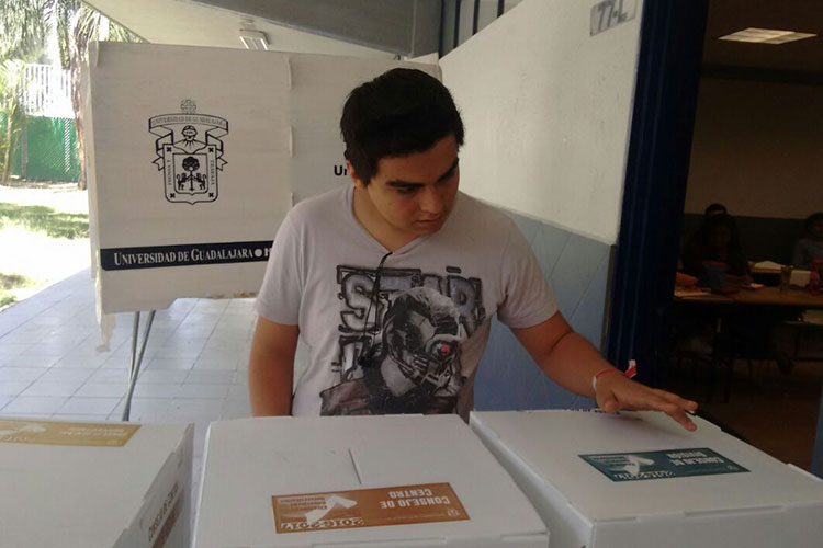 Eligen estudiantes a consejeros de la UdeG