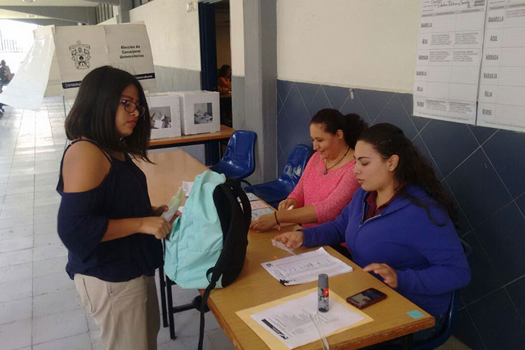 Eligen estudiantes a consejeros de la UdeG